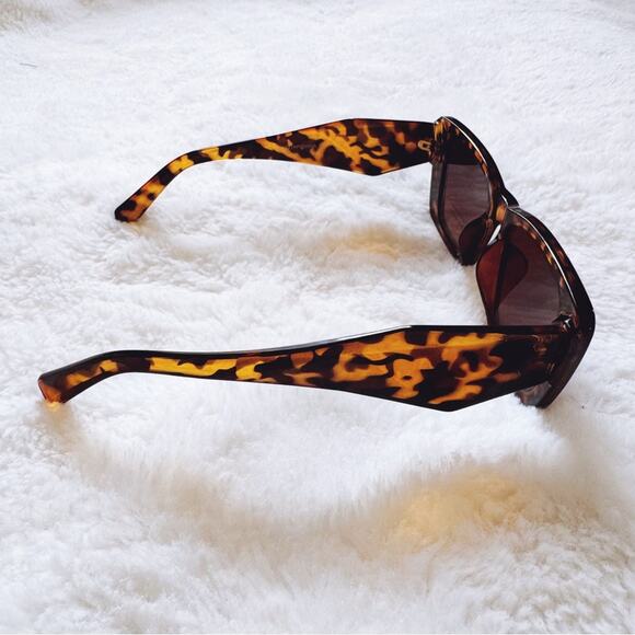 Lily Tortoise Brown Rectangular Sunglasses - Picture 7 of 10